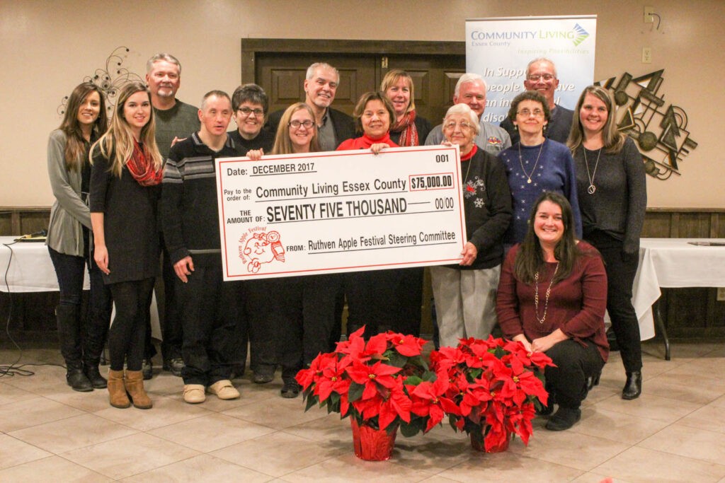 Ruthven Apple Festival – Cheque Presentation